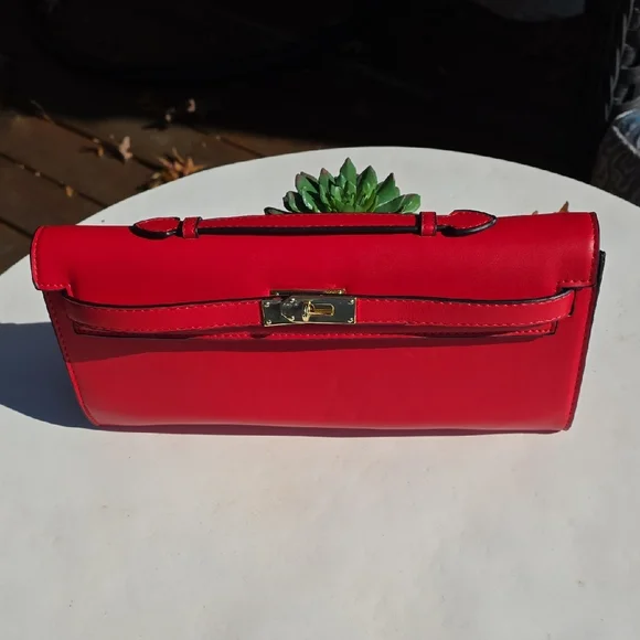 Stunning Red Clutch Bag - Picture 3 of 4